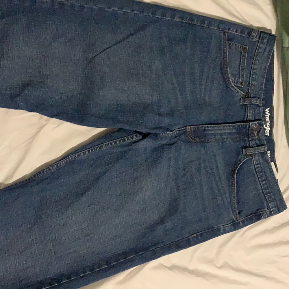 Relaxed fit wrangler jeans.